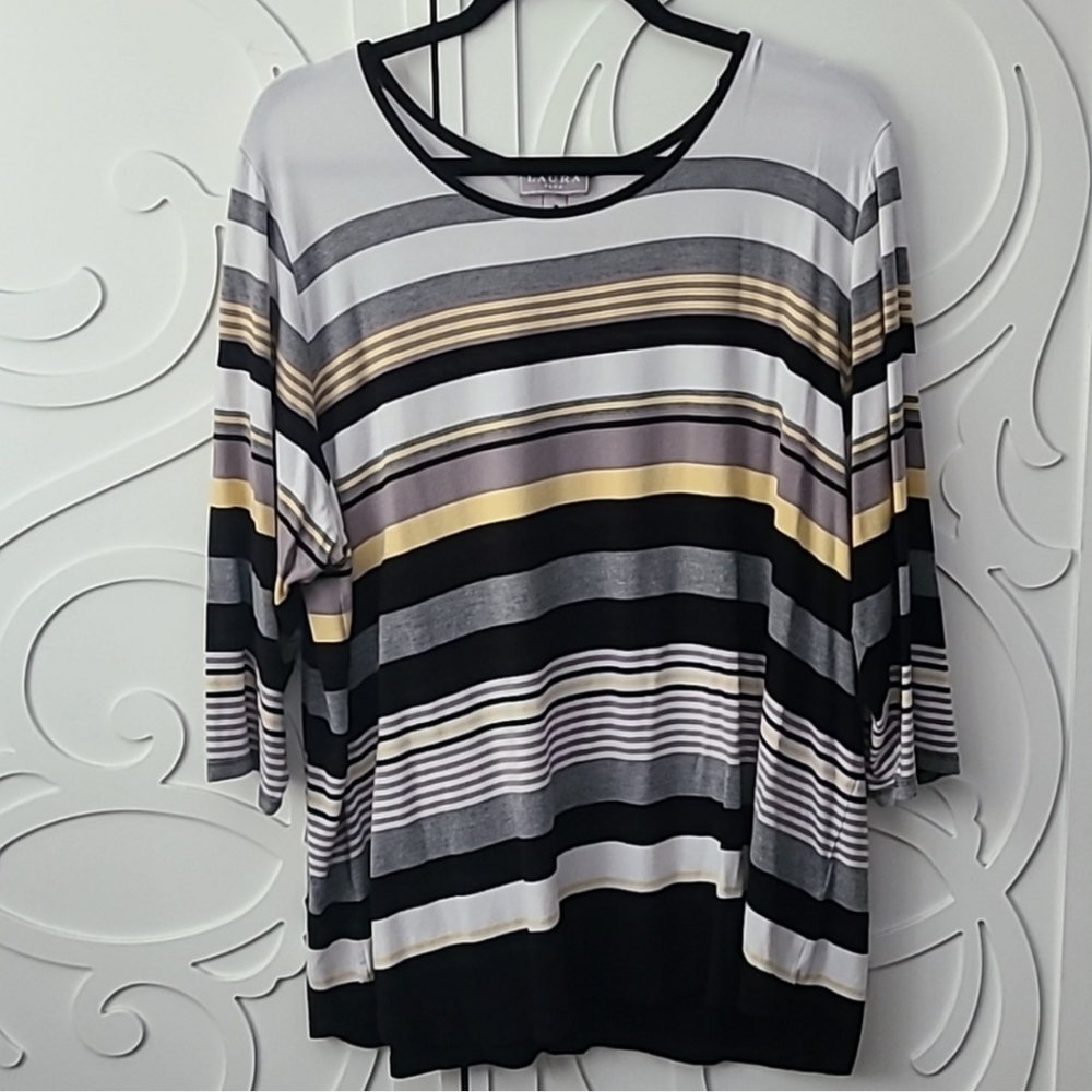🌟5 For $30🌟 Striped Top with Button Back from Laura - 2X